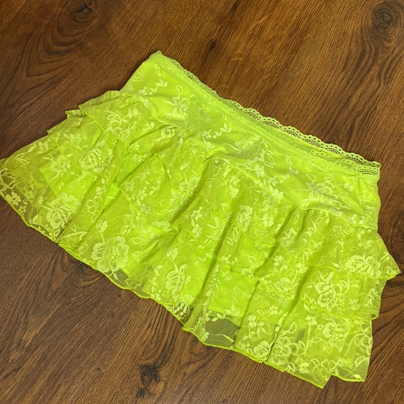 🎀 Lace Ruffle Mini Skirt W/ Shorts 🎀 Neon Green Skort - Picture 6 of 8